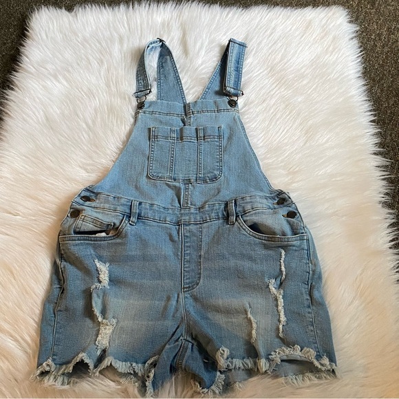 Venus Bib Shorts Women’s Size 10 Distressed‎ Blue Medium Light Wash Cutoffs - Picture 1 of 13